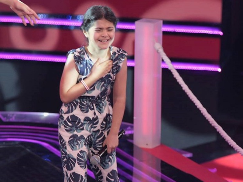 فيديو الطفلة ميرنا حنا تخطف قلوب الجمهور والحكام بظرافتها واتقانها للغناء في مرحلة المواجهة